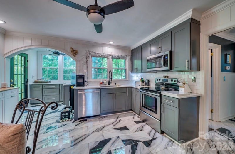 112 Kinwood St, Morganton, NC 28655