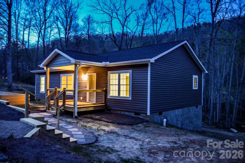 784 Bearwallow Mountain Rd, Hendersonville, NC 28792