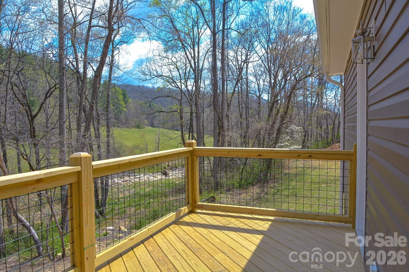 784 Bearwallow Mountain Rd, Hendersonville, NC 28792