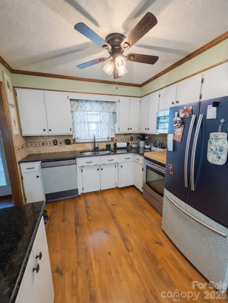 608 Cedar Dr, Dallas, NC 28034