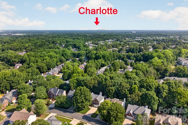 8812 Kingston Forest Dr, Charlotte, NC 28277