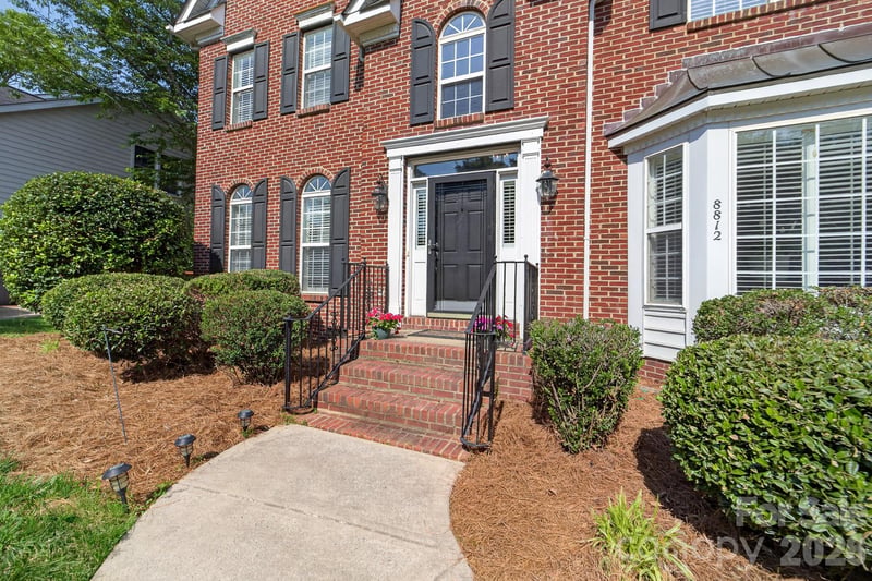 8812 Kingston Forest Dr, Charlotte, NC 28277