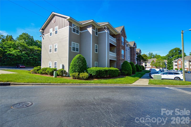 9810 Campus Walk Ln #F, Charlotte, NC 28262