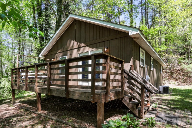 521 Lake Falls Rd, Hendersonville, NC 28739