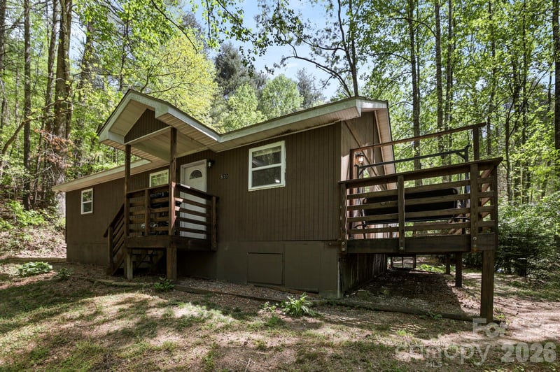 521 Lake Falls Rd, Hendersonville, NC 28739