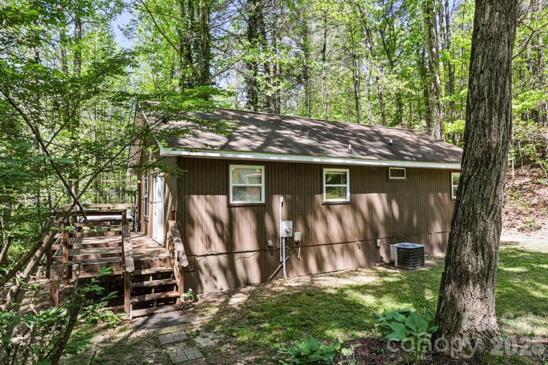 521 Lake Falls Rd, Hendersonville, NC 28739