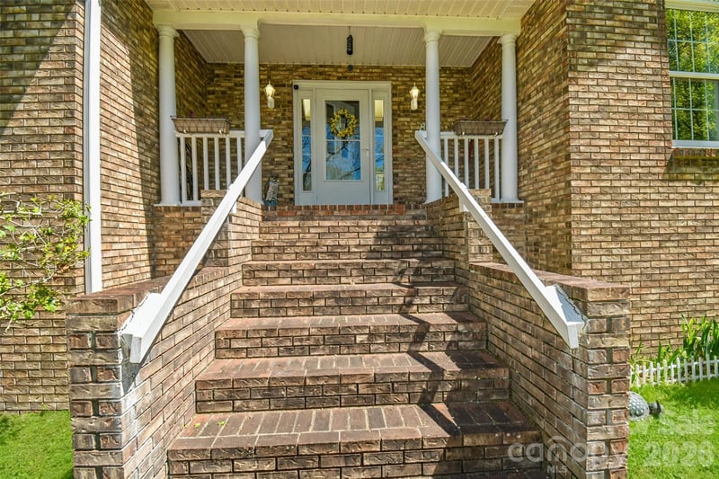 548 Thunder Rd, Brevard, NC 28712