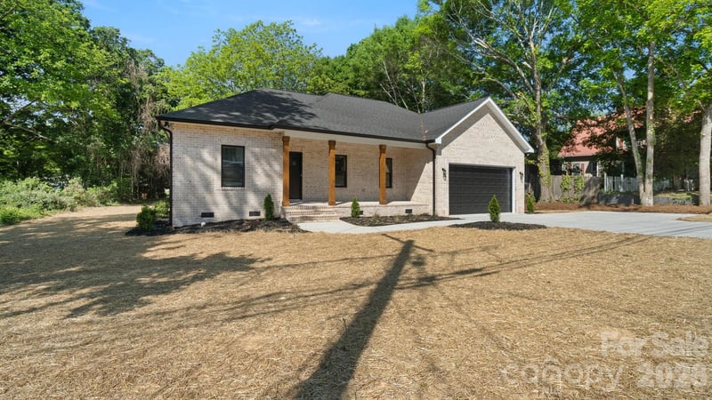511 North Flint St, Lincolnton, NC 28092