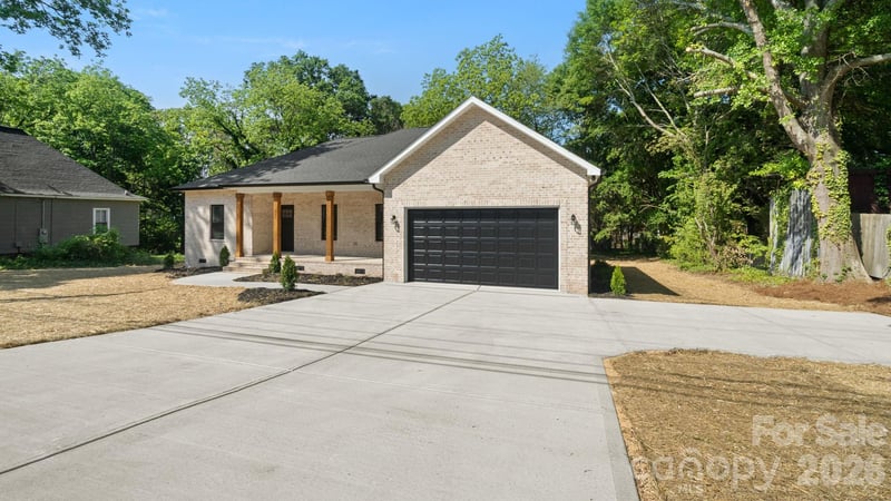 511 North Flint St, Lincolnton, NC 28092