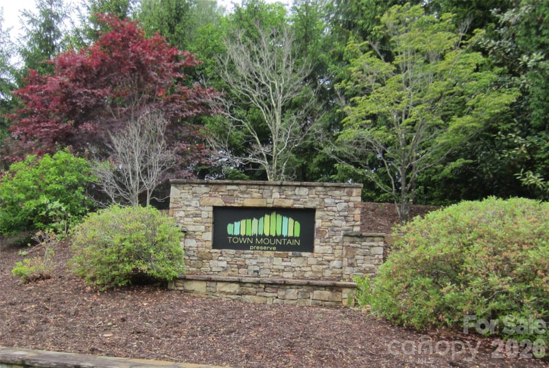 64 Longspur Ln, Asheville, NC 28804