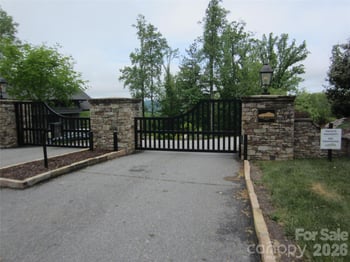 64 Longspur Ln, Asheville, NC 28804
