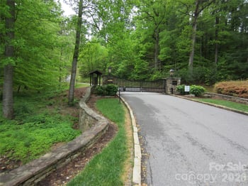 64 Longspur Ln, Asheville, NC 28804