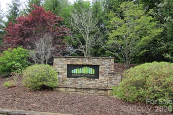 64 Longspur Ln, Asheville, NC 28804