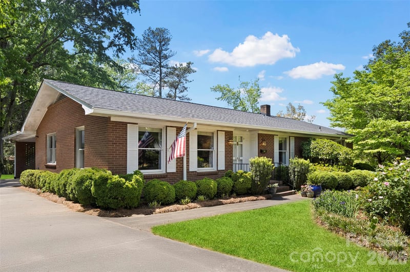 208 Dixie St, Cherryville, NC 28021