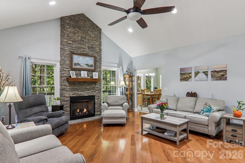 6 Wagon Tc, Flat Rock, NC 28731