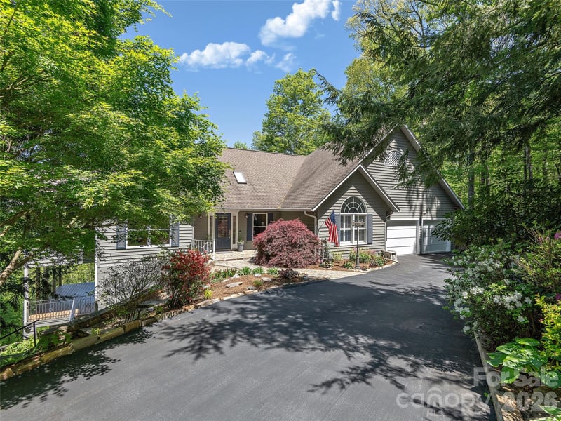 126 Stonebridge Dr, Hendersonville, NC 28739
