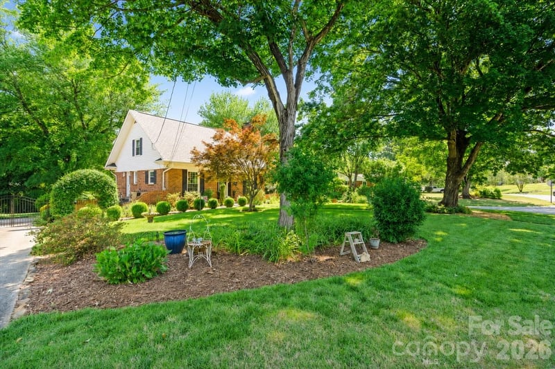 1745 Wensley Dr, Charlotte, NC 28210
