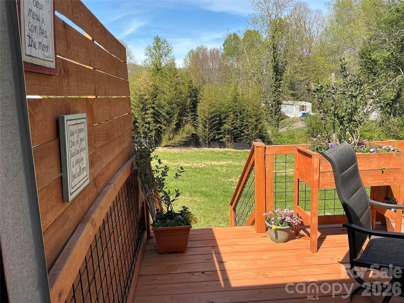 16 Justice Ridge Ln, Candler, NC 28715