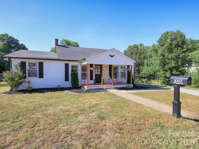 1002 Aiken St, Kannapolis, NC 28081