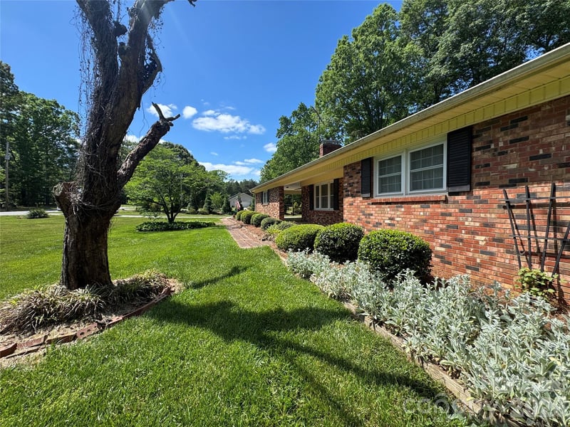 270 Lewis Ferry Rd, Statesville, NC 28677