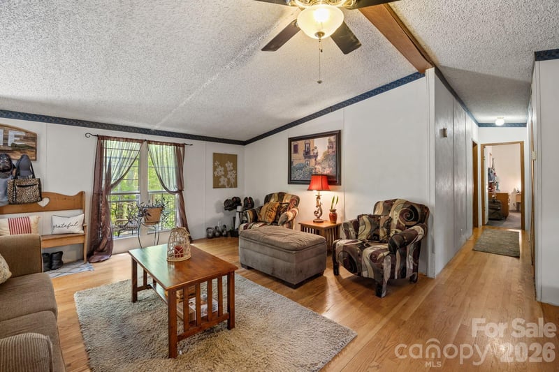25 Weaver Ln, Black Mountain, NC 28711
