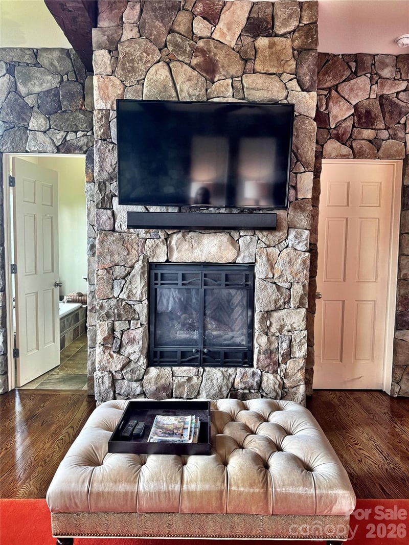 337 Rhododendron Ln, Burnsville, NC 28714