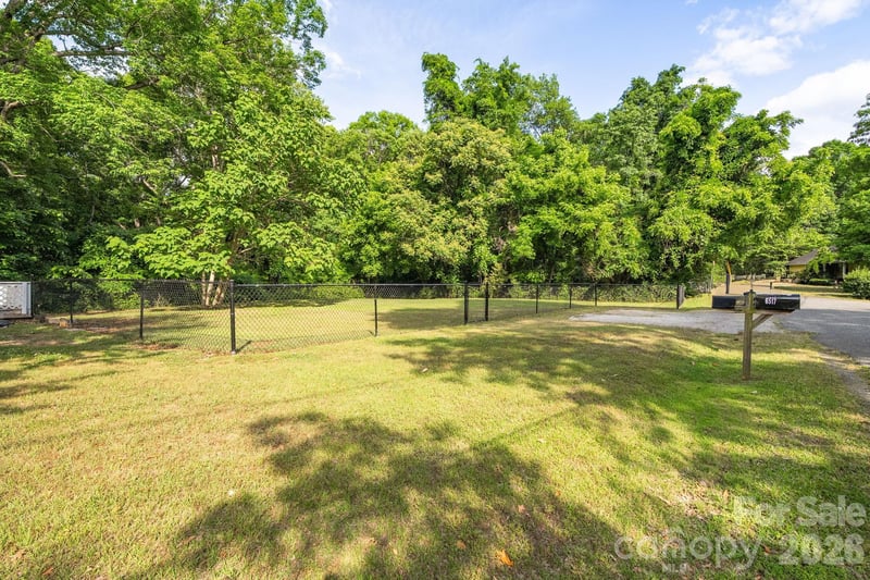 6517 Riverine Dr, Charlotte, NC 28216
