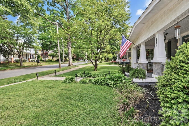 235 Race St, Statesville, NC 28677