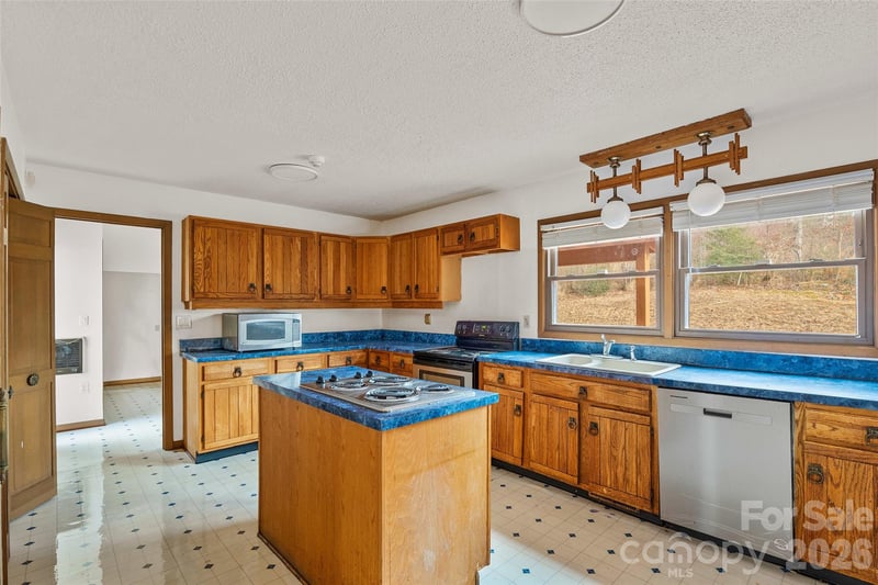 2025 Howard Gap Rd, Hendersonville, NC 28792