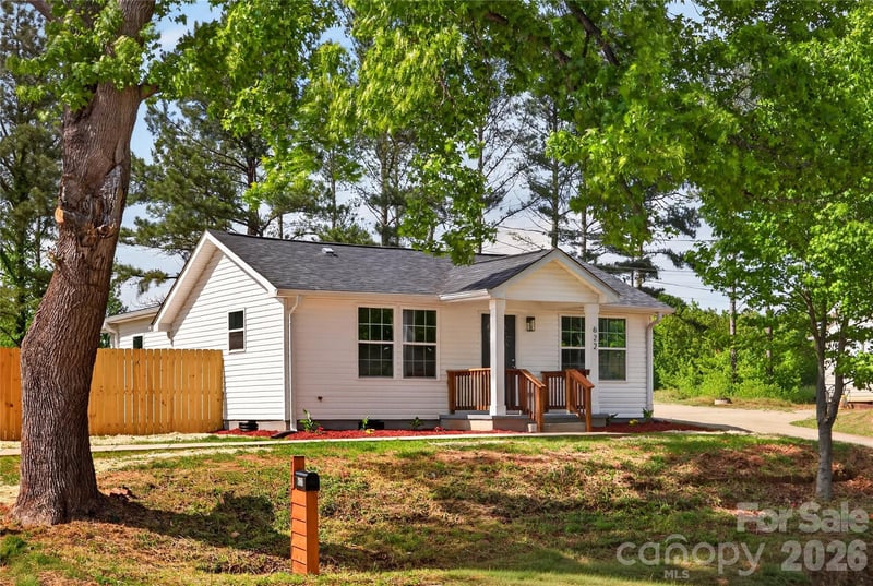 622 Catawba Ave, Mount Holly, NC 28120