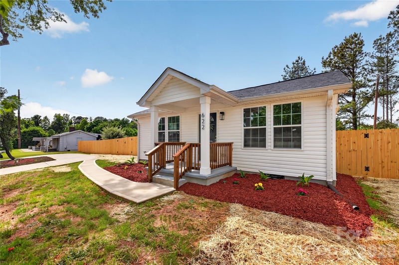 622 Catawba Ave, Mount Holly, NC 28120