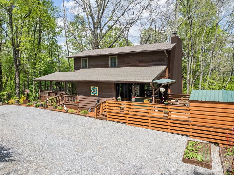 2863 Heath Peak Rd, Waynesville, NC 28785