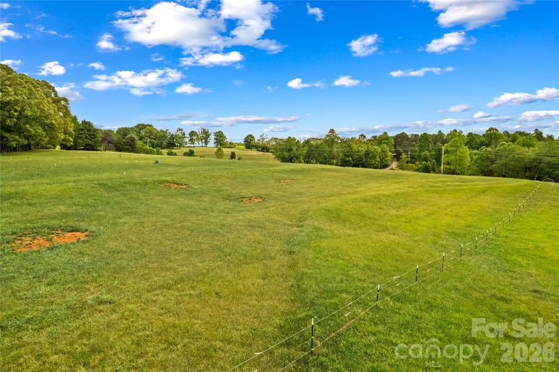 562 Mountain View Rd, Statesville, NC 28625