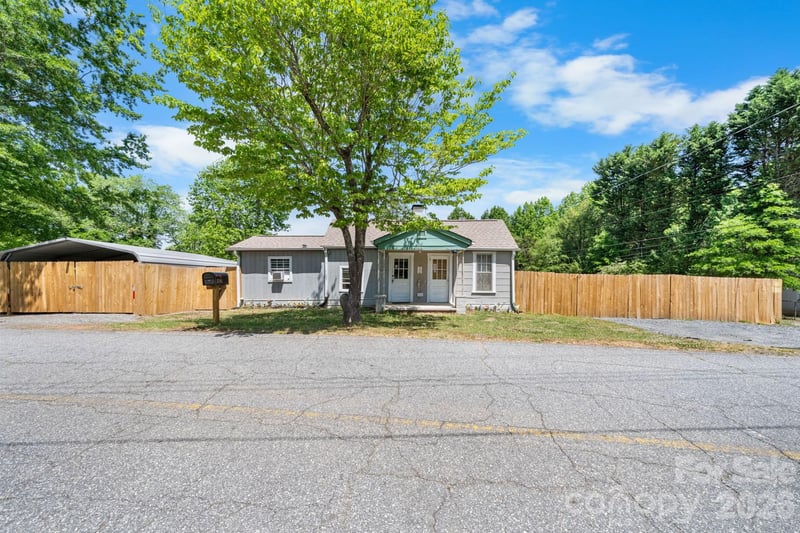 3706 2nd Ave, Hickory, NC 28601