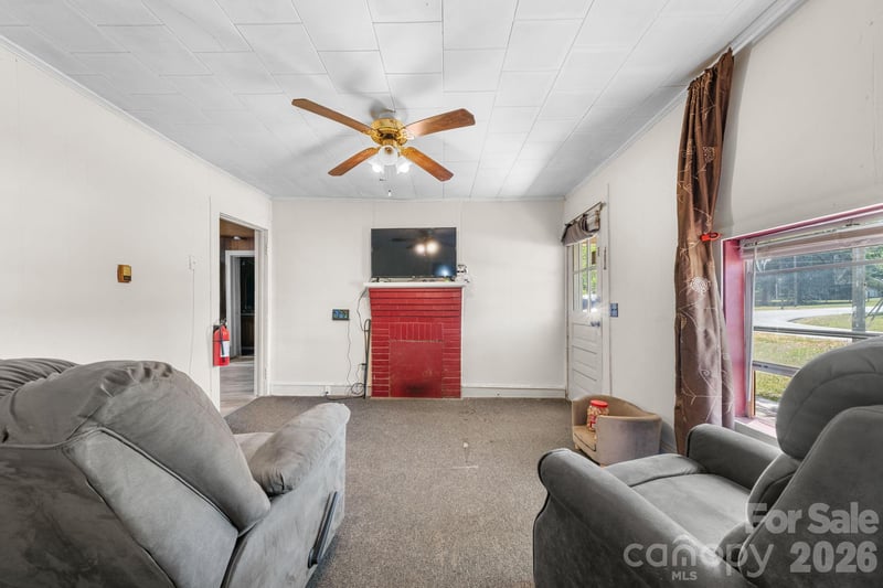 3706 2nd Ave, Hickory, NC 28601
