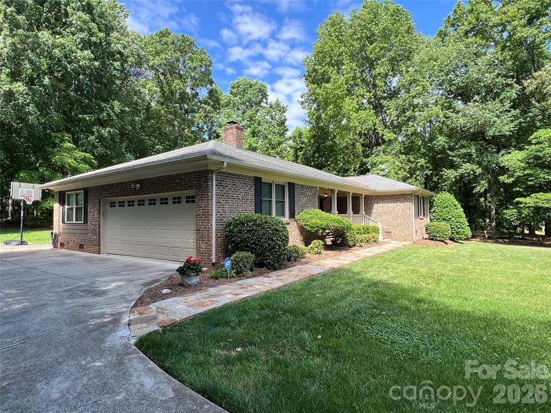 239 Hickory Lane Dr, Mount Holly, NC 28120