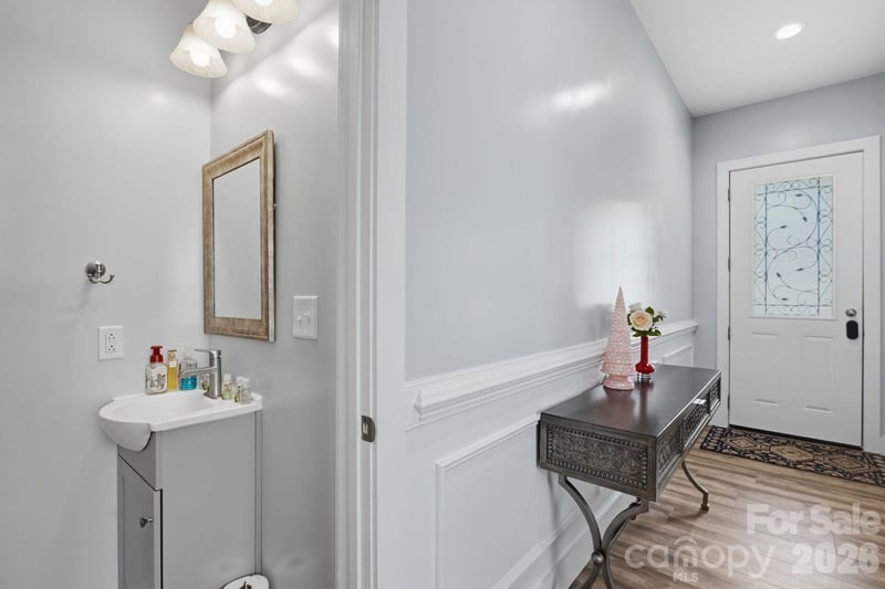 4950 Surfwood Dr, Sherrills Ford, NC 28673