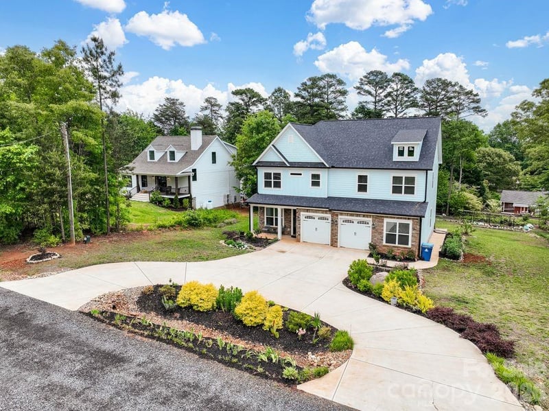 4950 Surfwood Dr, Sherrills Ford, NC 28673