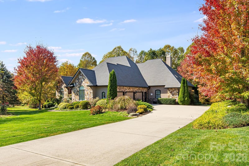 122 Founders Dr, Flat Rock, NC 28731