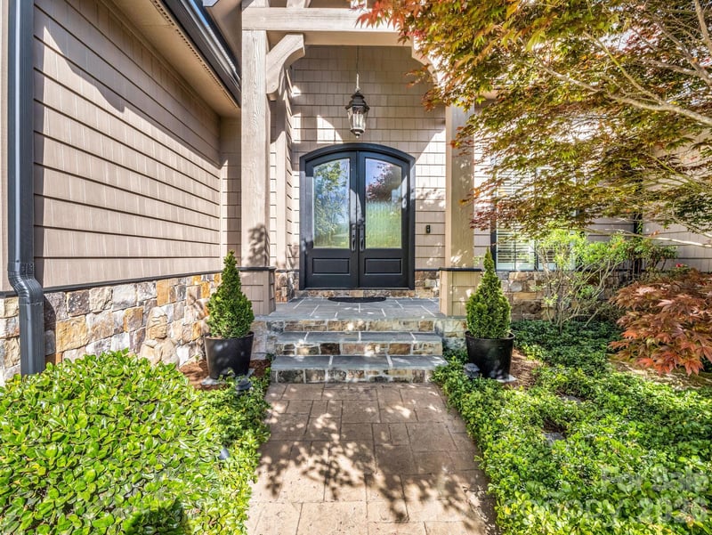122 Founders Dr, Flat Rock, NC 28731