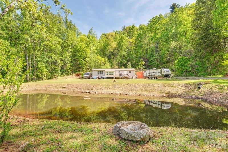 248 Blackberry Inn Rd, Weaverville, NC 28787