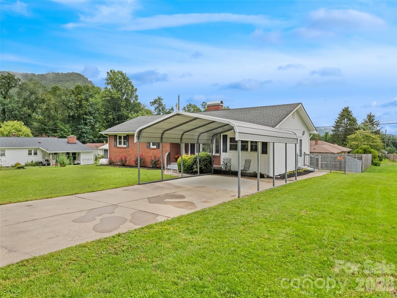 241 Grandview Cir, Waynesville, NC 28786
