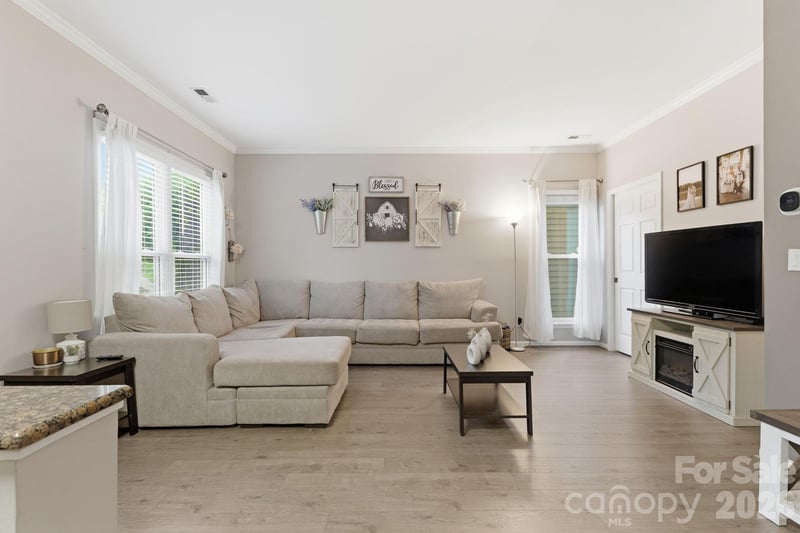 9732 Whitewood Trl, Charlotte, NC 28269