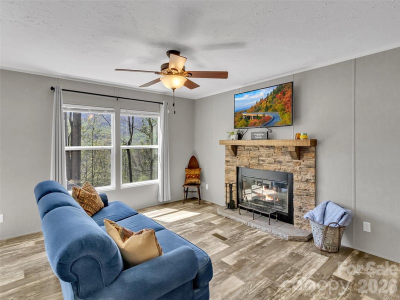 424 Arrington Acres Dr, Waynesville, NC 28786