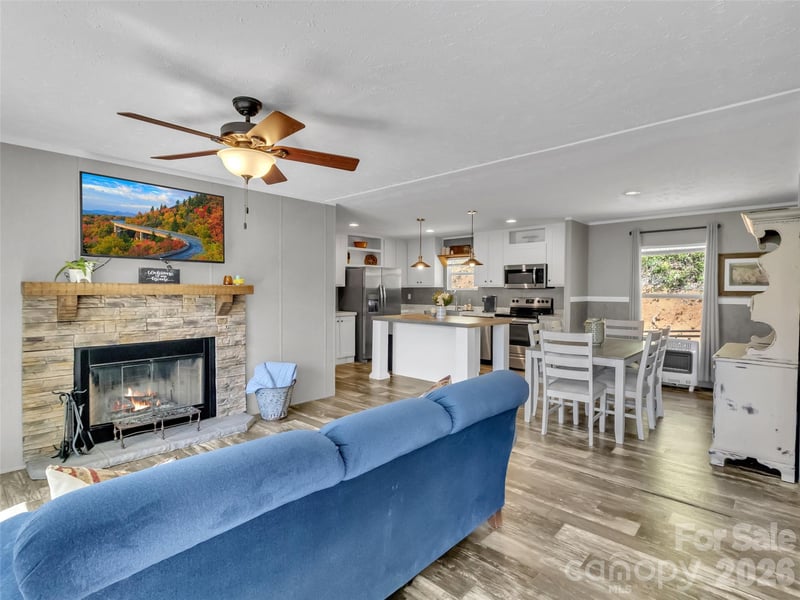 424 Arrington Acres Dr, Waynesville, NC 28786
