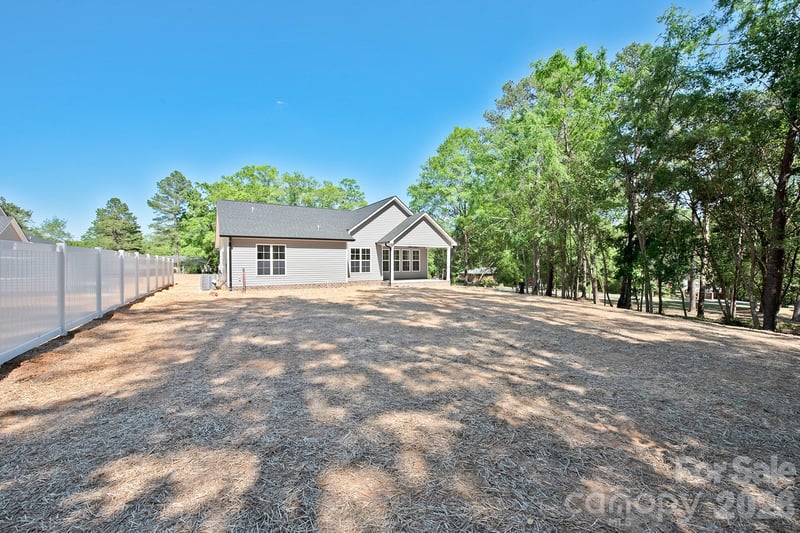 581 Goldmoor Dr, Concord, NC 28025
