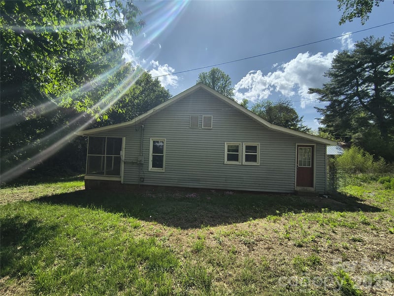 229 Friendship Dr, Ellenboro, NC 28040