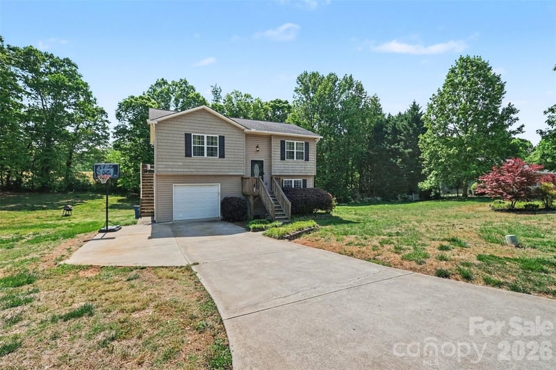 2056 Redberry Ln, Conover, NC 28613