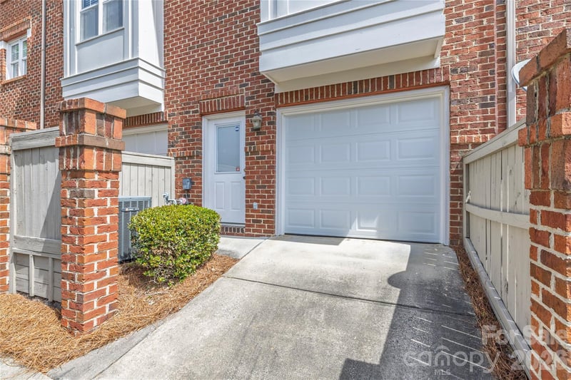 4912 Hill View Dr, Charlotte, NC 28210