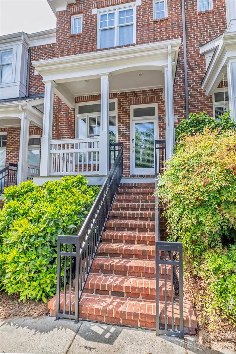 4912 Hill View Dr, Charlotte, NC 28210